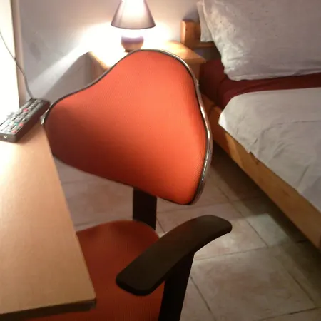 Simple Auberge de jeunesse Kalamata